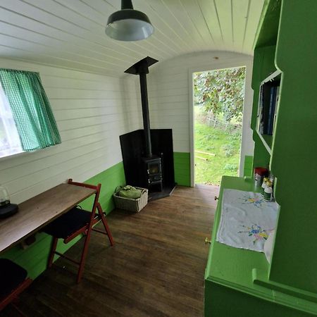 The Delkin Shepherds Huts Castle Combe Exterior photo
