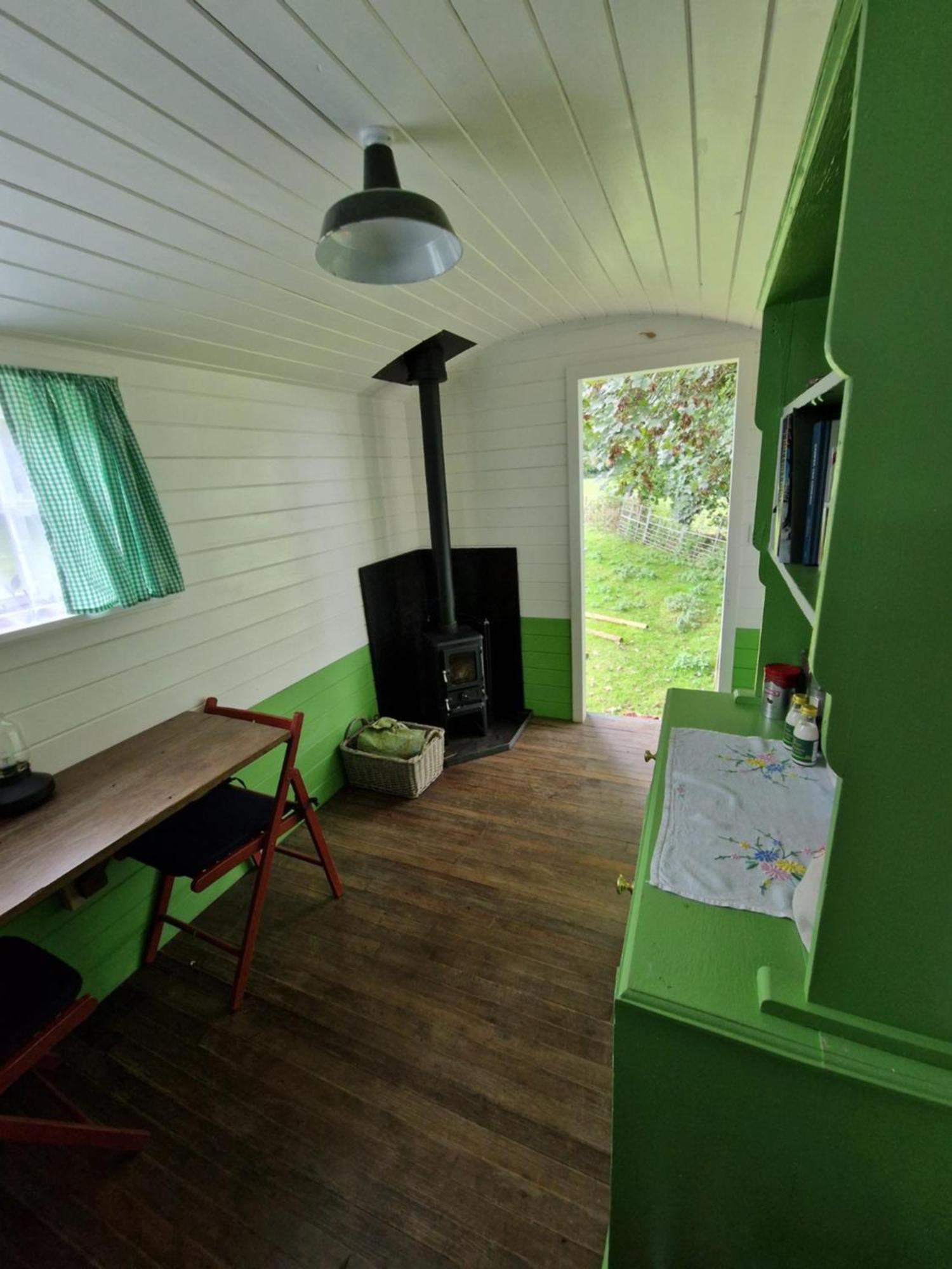 The Delkin Shepherds Huts Castle Combe Exterior photo